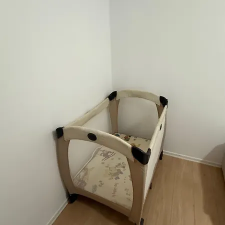 Nene Tereza Airport Apartment Valjiosi